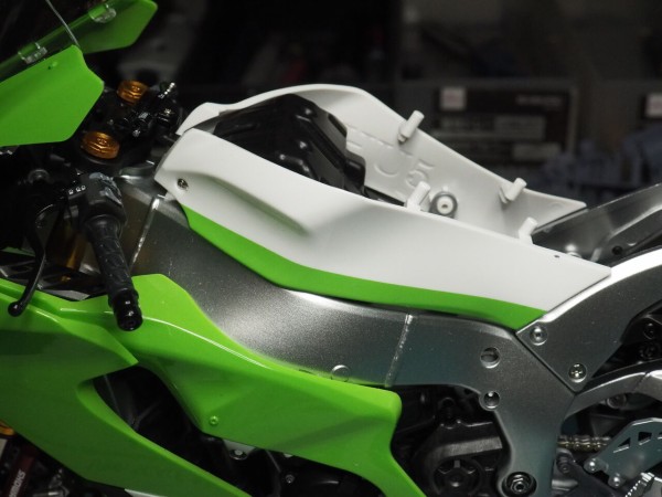 作る MENG Model カワサキNinja ZX-10R 1/9「その7 Step41-50&Self