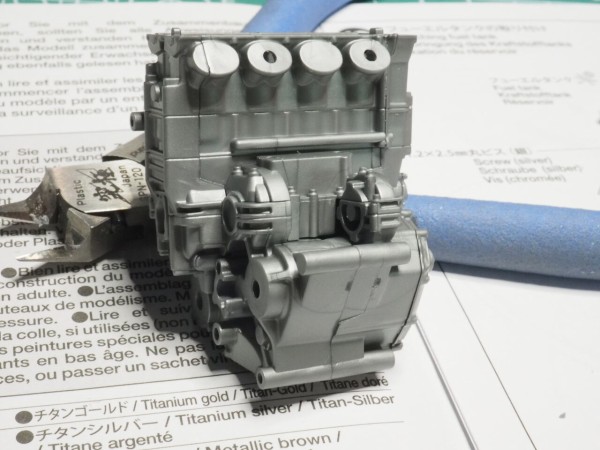 作る タミヤ KAWASAKI Ninja ZX-RR 1/12「その2 エンジン①」 : 299の
