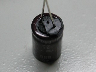 ポリマー（導電性高分子）固体電解コンデンサ – AVX | DigiKey