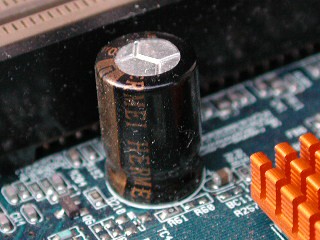 GIGABYTE GA-7ZXR コンデンサ交換① : HSDL.blog.jp