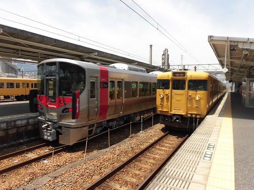 115系と227系 世代交代を感じる227系試運転列車 糸崎駅にて ひゅーまんにぶろぐ 115系と227系 世代交代を感じる227系試運転列車 糸崎駅にて ひゅーまんにぶろぐ