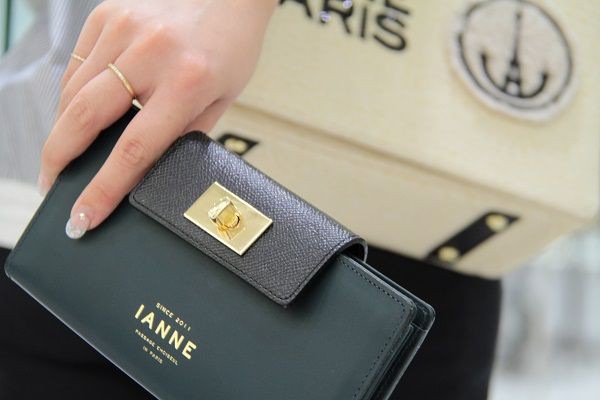 IANNE】 ライリークロコ お財布 新品同様 40.0%割引 repsa.com.pe