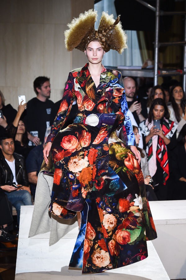 COMME des GARCONS パリコレクション　インビテーション招待状 今の世界を憂い嘆く そしてそれに寄り添いたい」コム デ