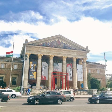 現代美術館 ミューチャルノク でjojoっぽい絵発見 17 08 ブダペスト夏フェス一人旅 Vol 6 つぎの角をまがったら