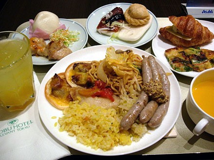 麺類 東武ホテルレバント東京 ヴェルデュール ランチブッフェでジャージャー麺 12年 春 スカイツリーを はとバスで ７ Hakka Nikki