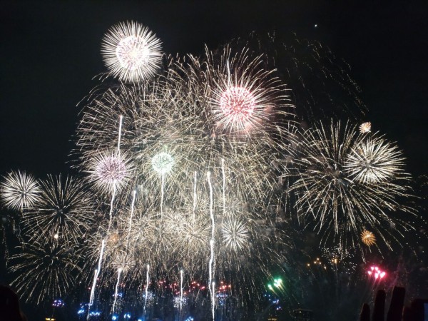 夏の終わりに咲く花火 癒え待ちの月 イエマチノツキ