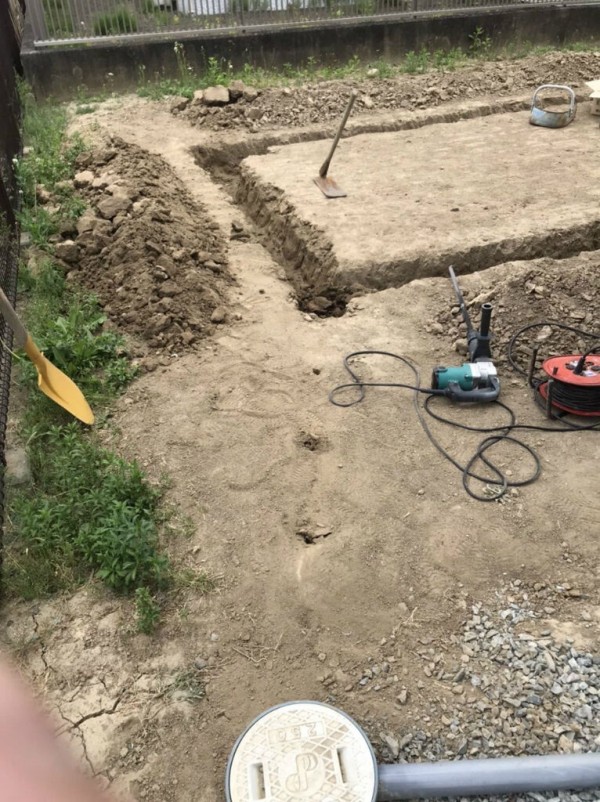 Diyで庭の大改造 暗渠排水 雨水浸透マス 大屋根の下で 北洲ハウジングの家で愉しむ 快適 こだわりライフスタイル