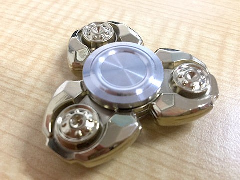 そもそもハンドスピナーってなによ 何分回ればいいのよ フィジェットトイ フィジェットスピナー イイナリのカンニングノート そもそもハンドスピナーってなによ 何分回ればいいのよ フィジェットトイ フィジェットスピナー イイナリのカンニングノート