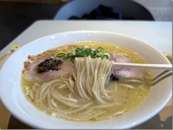 中華蕎麦 三藤 POPUPラーメン 東京ミッドタウン八重洲店＠東京 : 麺