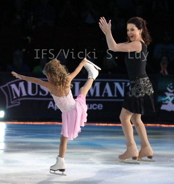 スルツカヤさん 親子でスケートの可愛いお写真 フィギュアスケートのヴィーナス
