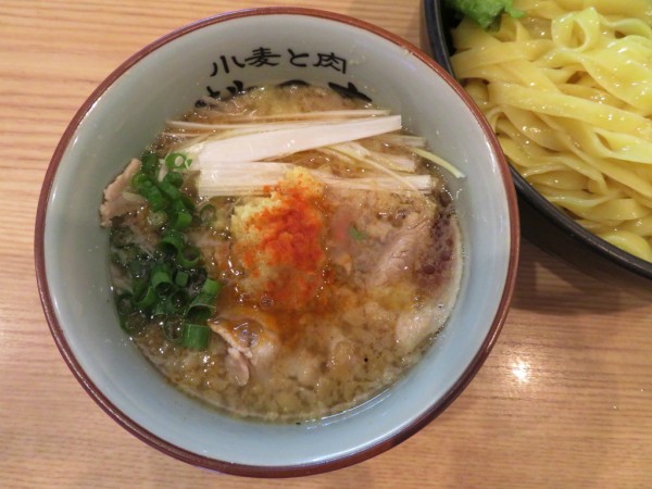 小麦と肉 桃の木 新宿御苑前 背脂生姜醤油 サラダ付 Return Of The Funky 麺