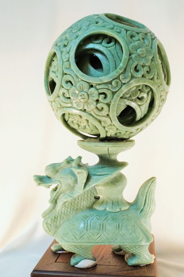 アートな翡翠の仲間たち インド翡翠の多層球 : 奇跡の石ころ