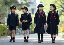 アルマーニの制服とか ここ最近の制服関係のニュースをちょっと ジェンダーフリーの制服とか 後編 Oleai Beach Bar Grill
