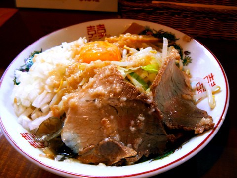 ぽっぽっ屋水道橋店 ブタが大きな油そば Journaux 出挙 親力親為