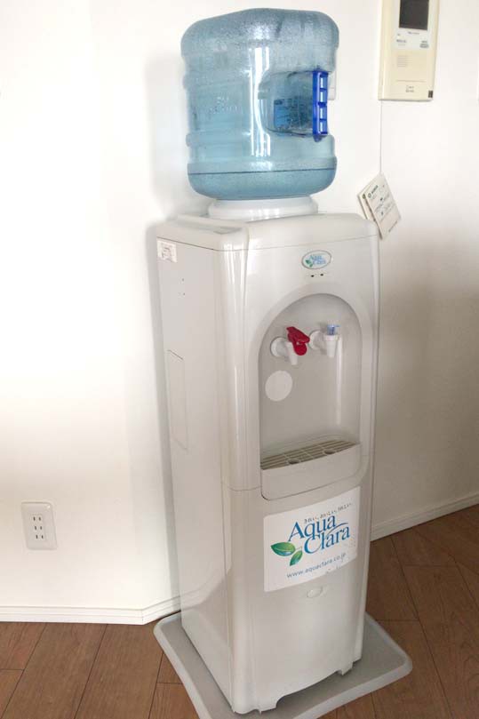 アクアクララ ウォーターサーバー ホワイト アクアスリム｜スリムなウォーターサーバー｜ウォーターサーバー
