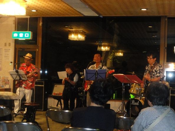 エレキギターの早川バンドがかっこいい 新潟県糸魚川市果樹栽培勉強会