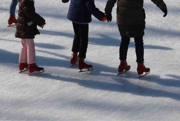 約年ぶり 清水にスケートリンクが登場 エスパルスドリームプラザ に スケートリンク場 が期間限定オープンするらしい 12月11日 1月30日 しずおか通信 静岡県静岡市の地域情報サイト