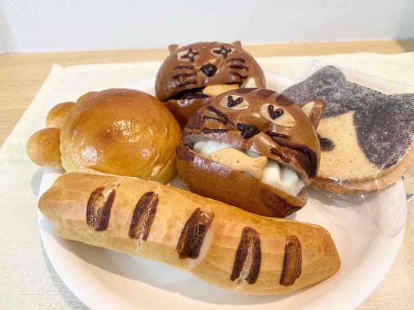 葵区鷹匠にオープンした Cat Bakes 9456 キャットアンドベイクス グシコロ で Dora ねこパン ねこのおてての濃厚ミルクフランス 他買ってみた しずおか通信 静岡県静岡市の地域情報サイト