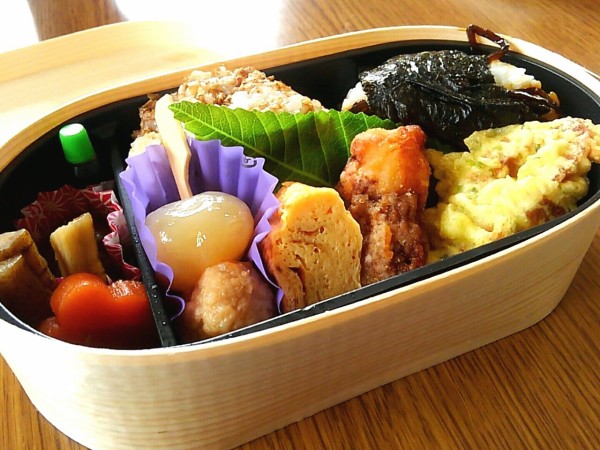 期間限定 駅弁誕生135周年記念の弁当販売中 郡山駅内にある 福豆屋 郡山駅店 の 驛辨浪漫 おむすび編 えきべんろまん 食べてみた こおりやま通信 福島県郡山市の地域情報サイト