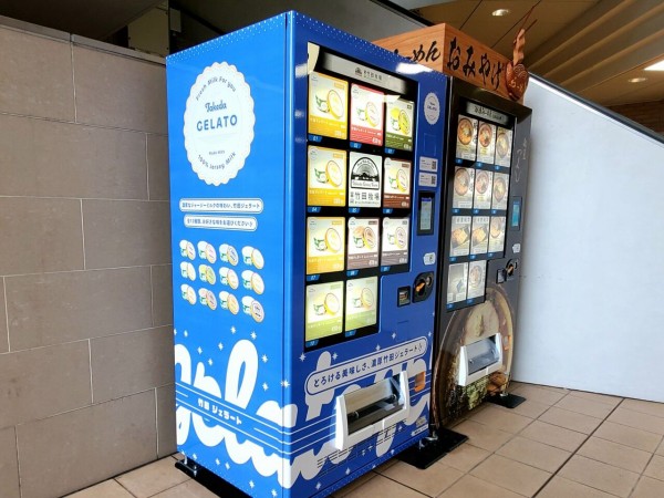 桜町『マリエとやま』前に『竹田牧場』の『竹田ジェラート』が買える