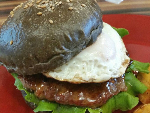 山室に移転オープンしたハンバーガー店 Glee Burger グリーバーガー で 富山ブラックバーガーてりたま 食べてみた 富山デイズ 富山県富山市の地域情報サイト