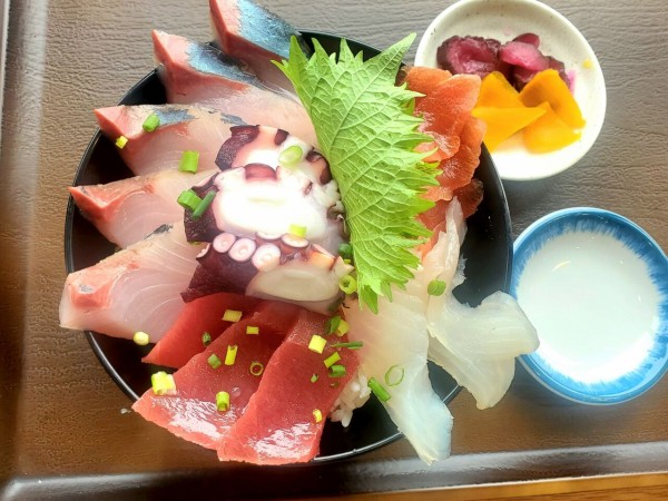 魚丸鮮魚店>