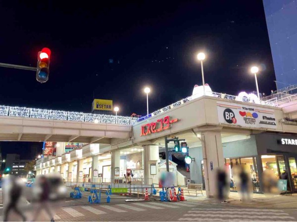 万代シテイ がレインボーカラーに 期間中毎日シャボン玉マシーンも登場 万代シテイ レインボーライトアップ 見に行ってみた 11月23日 12月27日 にいがた通信 新潟県新潟市の地域情報サイト