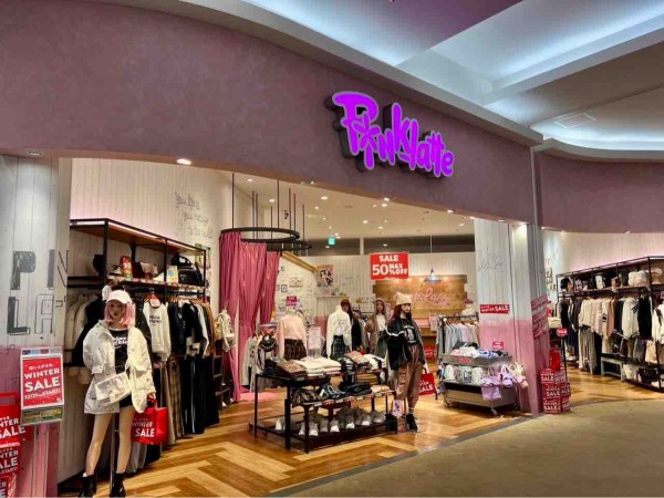 イオンモール新潟亀田インター店』内にあるキッズ服専門店『PINK-latte