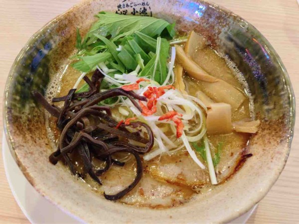 東区牡丹山にオープンした 焼きあごらーめん小池 で 焼きあご塩らーめん 背油醤油らーめん 自慢の手巻き餃子 食べてみた にいがた通信 新潟県新潟市の地域情報サイト