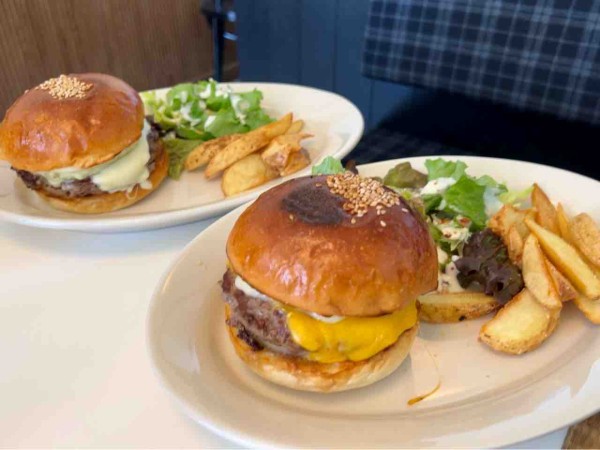 中央区天神尾にオープンしたチーズバーガー専門店『THE CHEESE BURGER