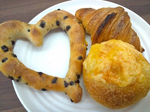 江南区亀田向陽にオープンしたパン屋さん Bakery Maa マー で クロワッサン オレンジとショコラ アンチョビオリーブ 買ってみた にいがた通信 新潟県新潟市の地域情報サイト