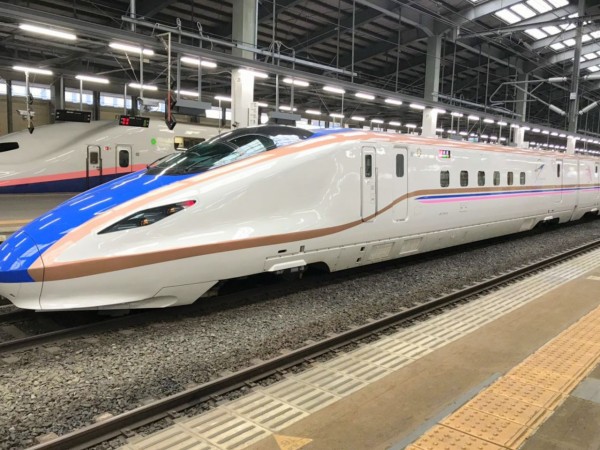 夢の共演！2両の新幹線が並ぶのは期間限定！3月16日デビューの『E7系 