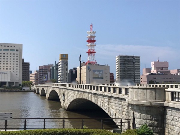 今年も募集開始 萬代橋誕生祭 に向けて 新潟市が 萬代橋tシャツ のデザイン募集中 6月14日必着 にいがた通信 新潟県新潟市の地域情報サイト