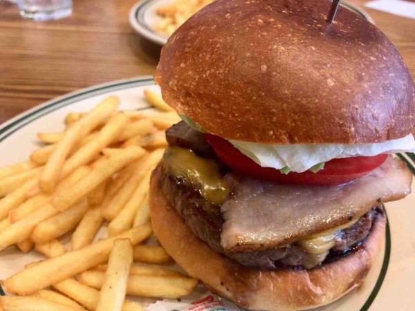 中央区東中通にある Burger Stand Tender バーガースタンドテンダー で ベーコンチーズバーガー と テリヤキエッグバーガー 食べてみた にいがた通信 新潟県新潟市の地域情報サイト