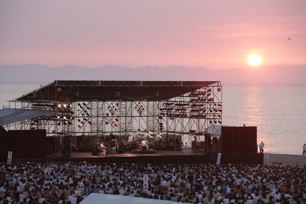 今年で31回目 西区青山海岸で 日本海夕日コンサート 開催 8月6日 にいがた通信 新潟県新潟市の地域情報サイト