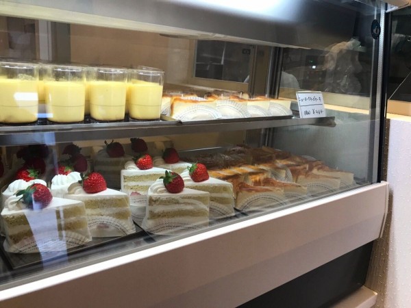 中央区古町にオープンしたケーキ屋さん Parfaite パルフェット で 新発田越後姫のショートケーキ ニューヨークチーズケーキ 旨米卵のプリン 買ってみた にいがた通信 新潟県新潟市の地域情報サイト