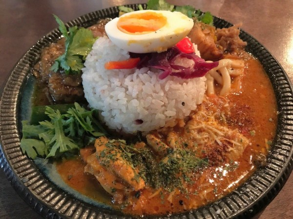 中央区西堀通にオープンした Spice Pusher164 スパイスプッシャー で 3種あいがけカレー と ミャンマーカレー 食べてみた にいがた通信 新潟県新潟市の地域情報サイト