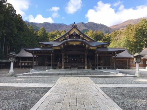 美しスポット 弥彦神社 が日本の夏フォトジェニック観光スポットの第1位に 写真を撮らずにいられない場所認定 トリップアドバイザーまとめ にいがた通信 新潟県新潟市の地域情報サイト