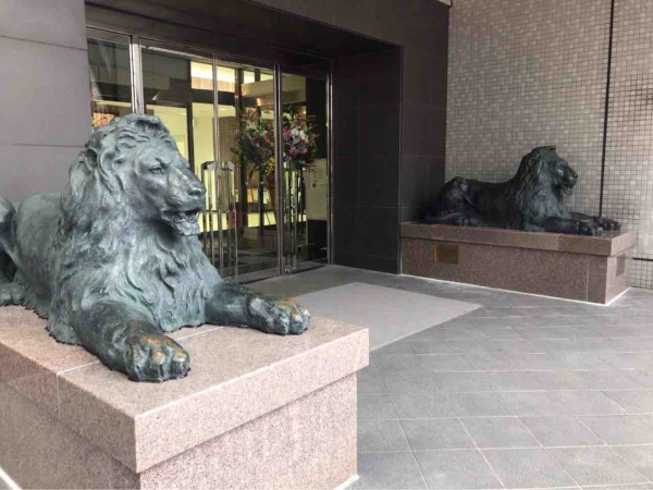 ついにお引越し 新潟三越 にあったライオン像が Next21 にやってきた にいがた通信 新潟県新潟市の地域情報サイト