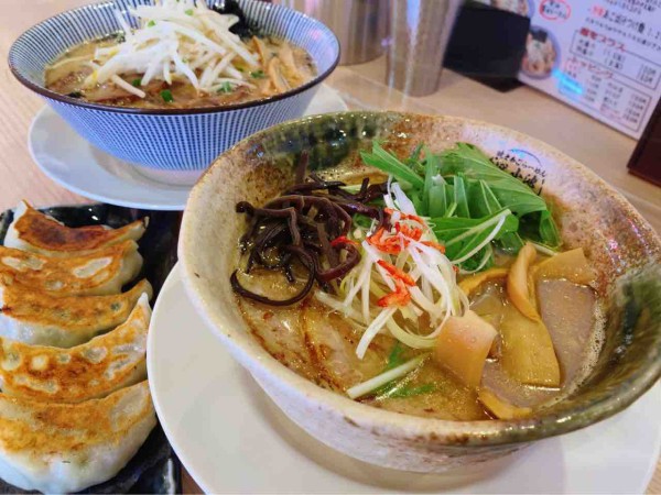 東区牡丹山にオープンした 焼きあごらーめん小池 で 焼きあご塩らーめん 背油醤油らーめん 自慢の手巻き餃子 食べてみた にいがた通信 新潟県新潟市の地域情報サイト