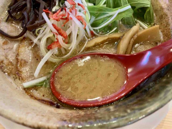 東区牡丹山にオープンした 焼きあごらーめん小池 で 焼きあご塩らーめん 背油醤油らーめん 自慢の手巻き餃子 食べてみた にいがた通信 新潟 県新潟市の地域情報サイト