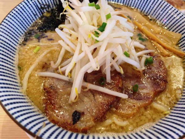 東区牡丹山にオープンした 焼きあごらーめん小池 で 焼きあご塩らーめん 背油醤油らーめん 自慢の手巻き餃子 食べてみた にいがた通信 新潟県新潟市の地域情報サイト