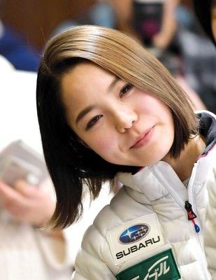 高梨沙羅 ２０センチ以上切りました リベンジの平昌へ決意の茶髪ショート It S A Sports World