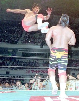 武藤敬司、さよならムーンサルトプレス〈16〉真っ赤なタイツで