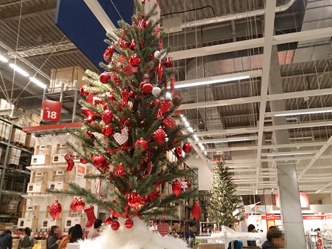 Ikeaはすっかりクリスマスモードﾟ ﾟ 人 Ikeaで買った白黒グッズ おもちゃ収納にコレ いつでも Home Powered By ライブドアブログ