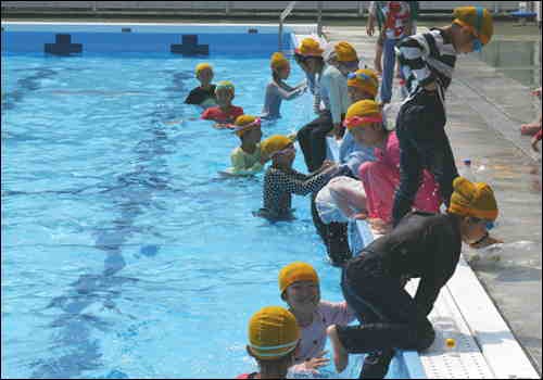 着衣水泳 五日市小学校日記