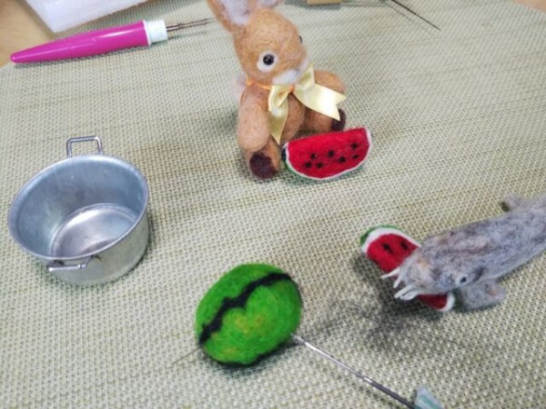 【オマケ付き】ハンドメイド★羊毛フェルト　夏　ネコ　スイカ ハンドメイド☆羊毛フェルト 夏 ネコ スイカ 猫 - メルカリ