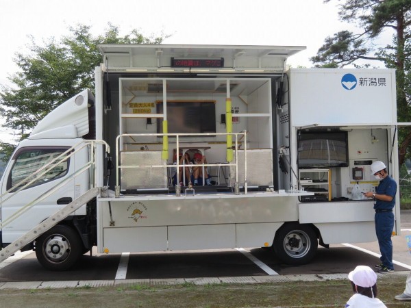 地震車で地震体験 防災学習 出雲崎小学校 出小日記