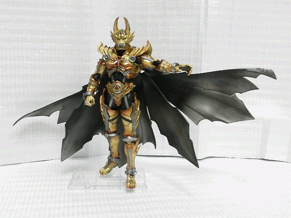 魔戒可動 黄金騎士ガロ冴島鋼牙版 マント装着編 : 玩具神殿 トイズモビーレ