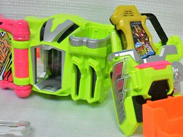 仮面ライダーエグゼイド ｄｘキメワザホルダー 激走バイクガシャット 玩具神殿 トイズモビーレ